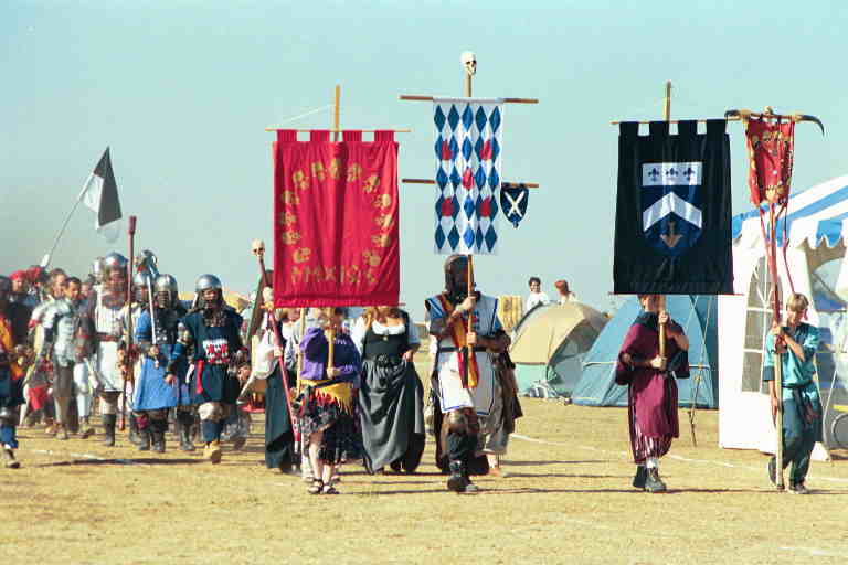 images/1999_44_26.jpg, Legion & Bloody Harlequins marching towards Court