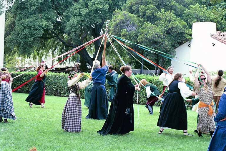 images/2000_22_24a.jpg, Maypole 2