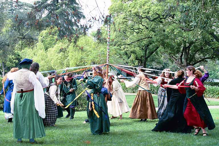 images/2000_22_27a.jpg, Maypole 3