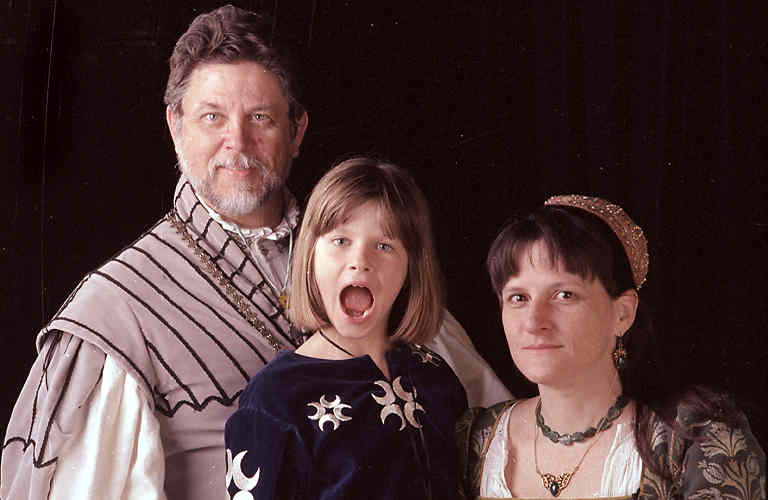 images/2001_14_21a.jpg, Sean Vuibhearn, Janet, &  Elyramere of Tymberlyne Heyghts