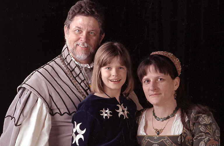 images/2001_14_22a.jpg, Sean Vuibhearn, Janet, &  Elyramere of Tymberlyne Heyghts