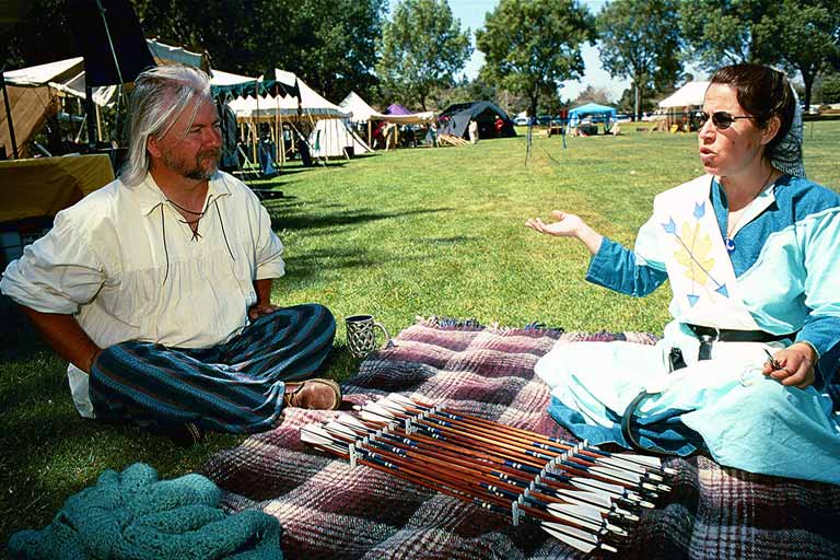 images/2000_14_21.jpg, 82.7K, Tàillear Liath na Laimh Chlì delivers arrows to Liadan of Seahaven 