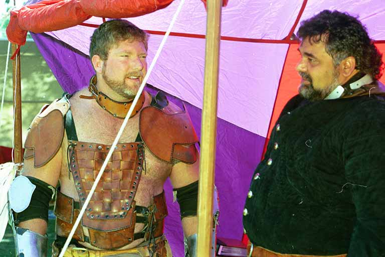 images/2000_17_02a.jpg, 46K, Kuma & Jamal