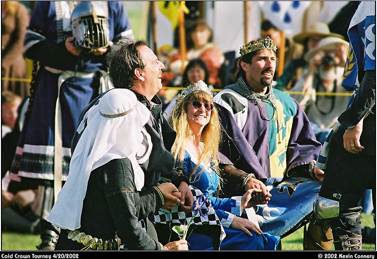 images/2002-30-12a.jpg, The Crown addresses the finalists